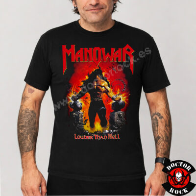Camiseta negra Manowar Louder Than Hell con guerrero rompiendo cadenas entre llamas