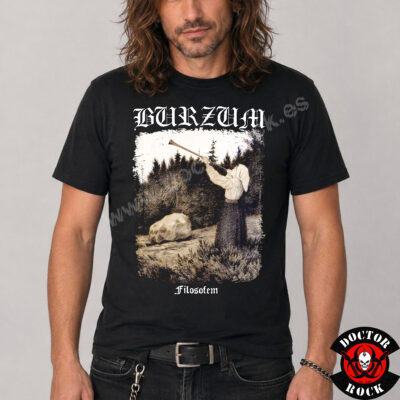 Camiseta negra Burzum Filosofem con ilustración monocromática del bosque y logotipo gótico blanco