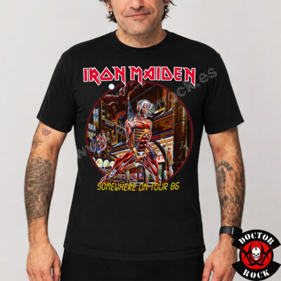 Camiseta negra Iron Maiden Somewhere on Tour 1986 con Eddie cyborg delante y fechas de la gira en la espalda