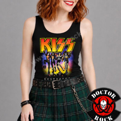 Modelo con camiseta de tirantes KISS Destroyer negra y estampación frontal