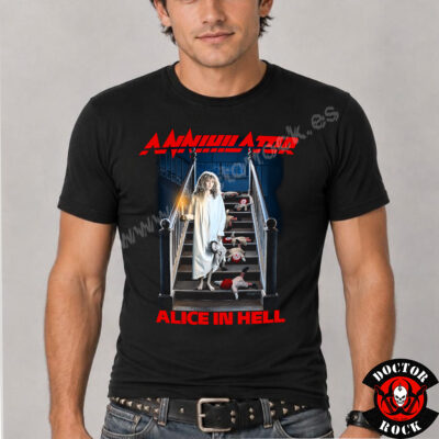 Modelo con camiseta Annihilator Alice in Hell negra y estampación frontal del disco