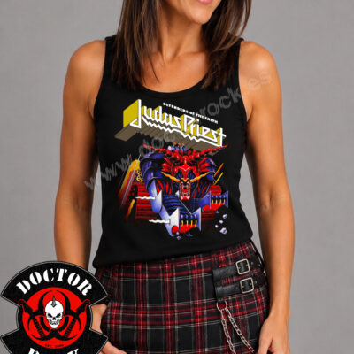 Modelo con camiseta de tirantes Judas Priest Defenders of the Faith y estampado del Metallian