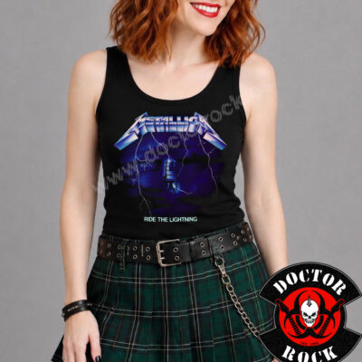 Modelo con camiseta de tirantes Metallica Ride the Lightning negra
