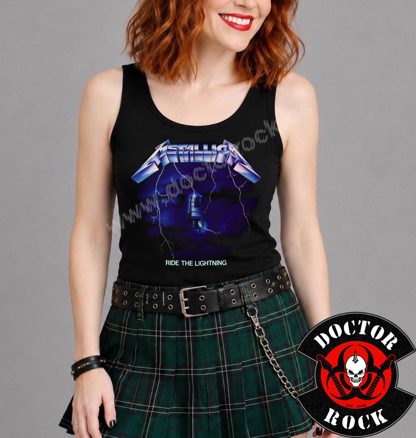 Modelo con camiseta de tirantes Metallica Ride the Lightning negra