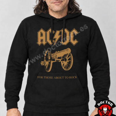 Modelo con sudadera AC/DC For Those About to Rock negra y estampación frontal dorada