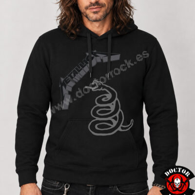 Modelo con sudadera Metallica Black Album negra y estampación frontal tono sobre tono