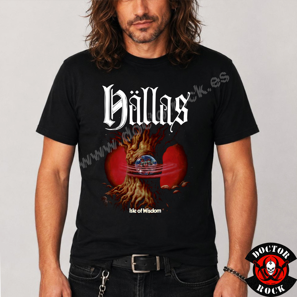 Camiseta negra Hällas Isle of Wisdom con árbol fantástico, esfera azul y dos astros rojos