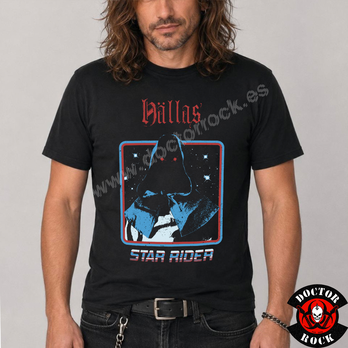 Camiseta negra Hällas Star Rider con viajero encapuchado y diseño espacial retro