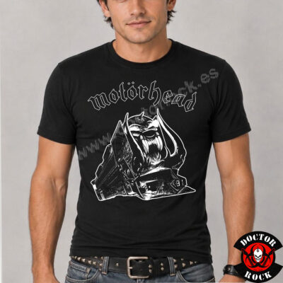 Modelo con camiseta Motörhead Orgasmatron 40th Anniversary negra