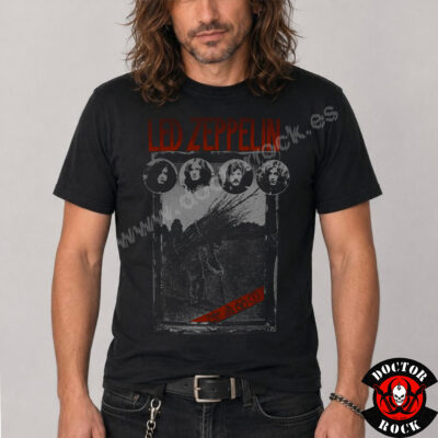 Modelo con camiseta Led Zeppelin IV negra y estampación frontal con los cuatro símbolos de la banda