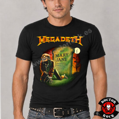 Modelo con camiseta Megadeth Mary Jane negra y estampación frontal de estilo thrash metal