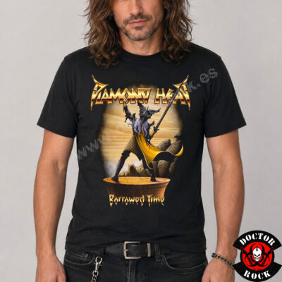 Modelo con camiseta Diamond Head Borrowed Time Guerrero negra