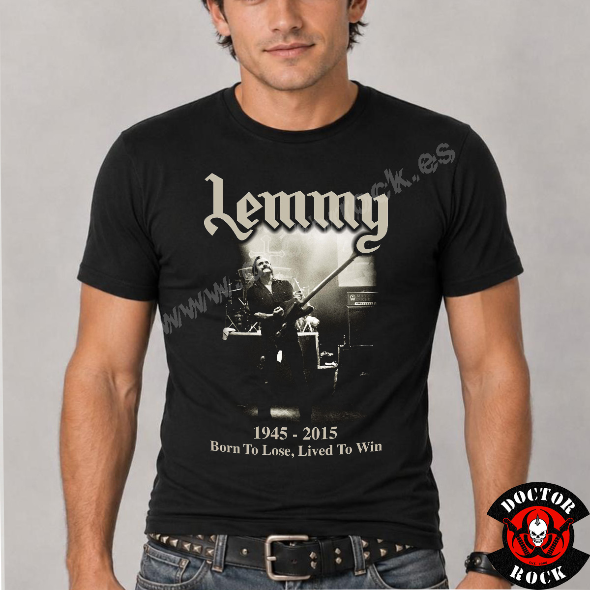 Modelo con camiseta Motörhead Lemmy 1945-2015 Born to Lose Lived to Win