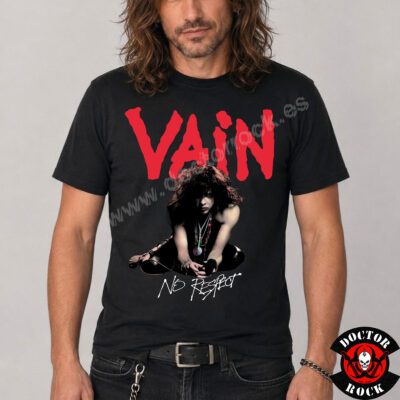 Modelo con camiseta Vain No Respect negra