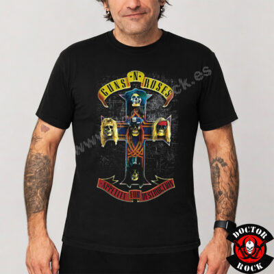 Modelo con camiseta Guns N’ Roses Appetite for Destruction negra
